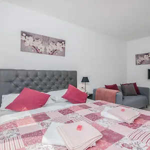 Elle Luxury Vantacici , Malinska Kroatien
